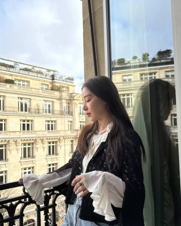 阚清子分享健康减肥方法，一天瘦一斤不在话下

阚清子不像其他明星过于骨感，她再次