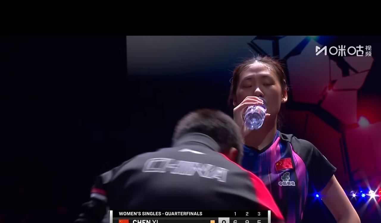 陈熠一举成名—再赢进世界前十，男队庆祝陈熠逆转
WTT美大满贯女单比赛中 
陈熠