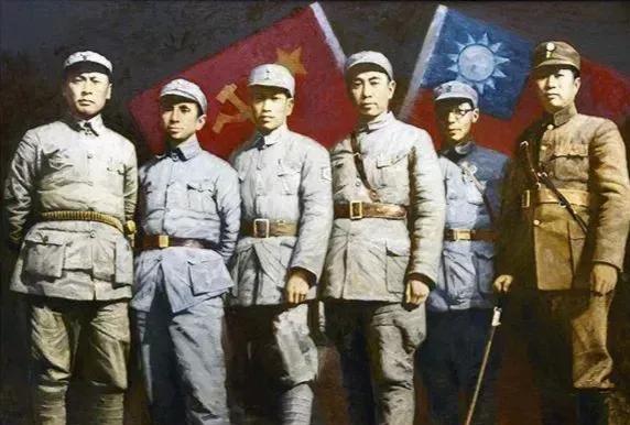 周恩来与陈毅，粟裕等新四军高级将领在一起，亲切交谈，合影留念，永恒的回忆！
