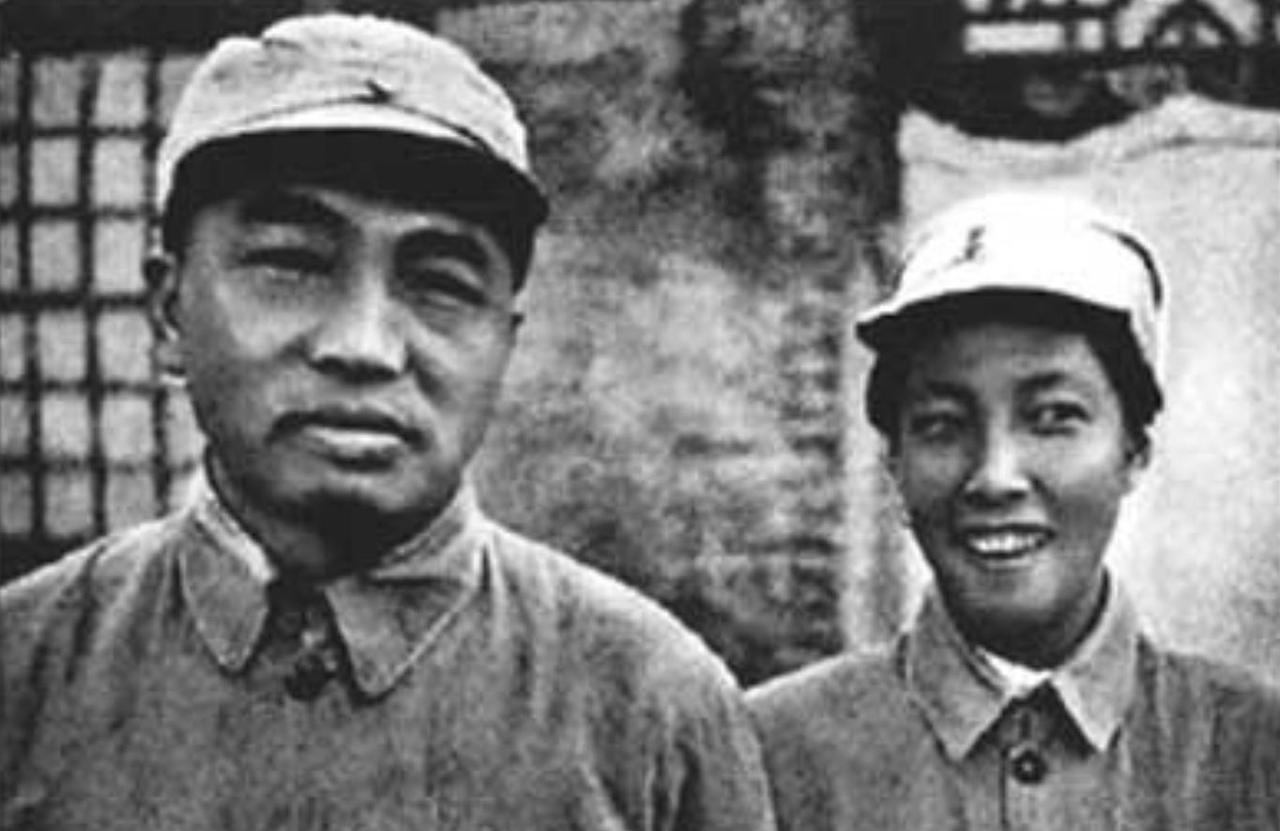 抗战某日，八路军副总司令彭老总冒雪外出视察，突然听到河畔一阵呼救声。他循声跑过去