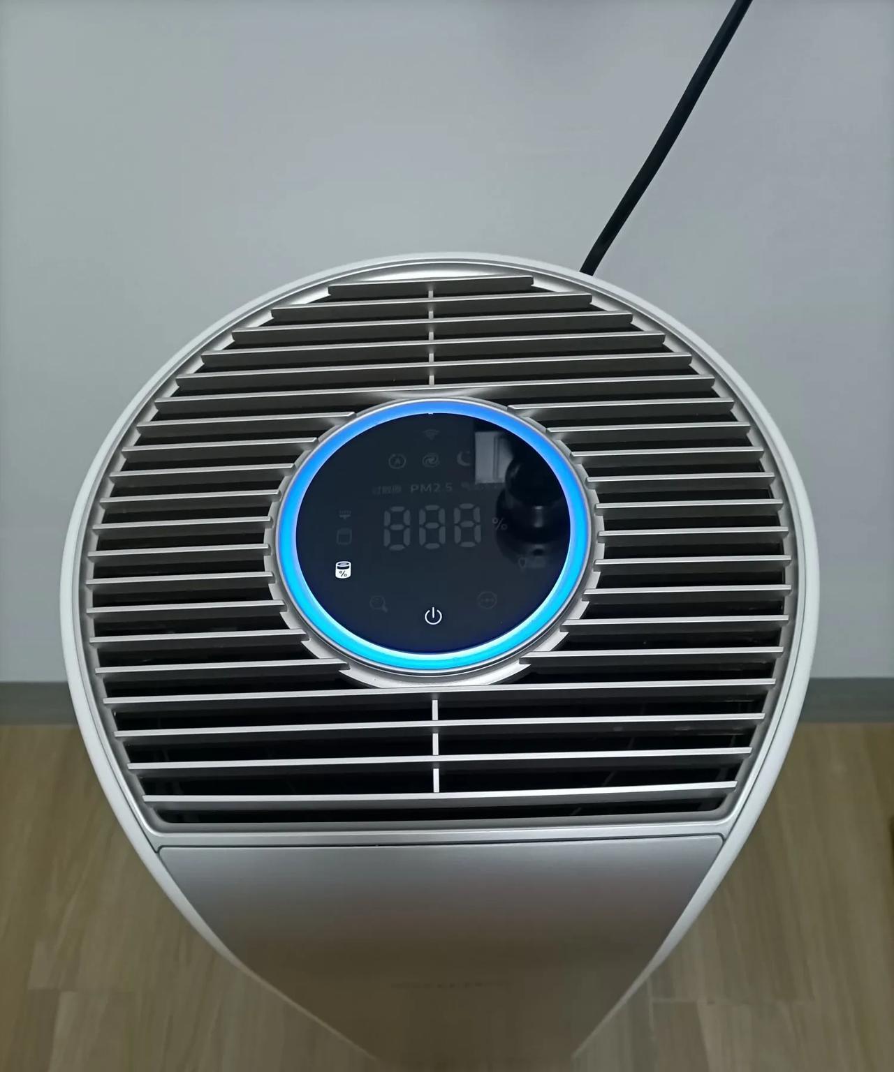 我勒个天，家里买的那台空气净化器，用坏了才知道原来是给商家坑了。
三年前，在某东