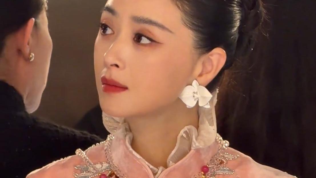 上海这一夜，“华妃”蒋欣亲身示范：什么才是美人在骨不在皮！