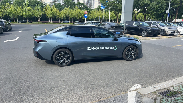 选领克01（油车）还是领克07（插混）
刚毕业工作，准备买人生第一台车，实在是不