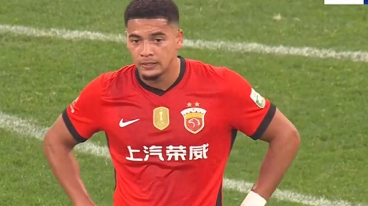 随着上海海港2-0长春亚泰！中超最新积分榜如下，榜首再次易主！