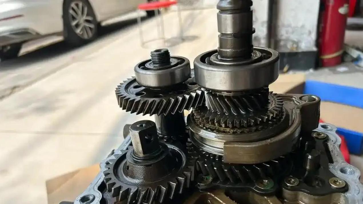 双离合车主必看！倒车时这个动作，修车工能多赚你8000块！