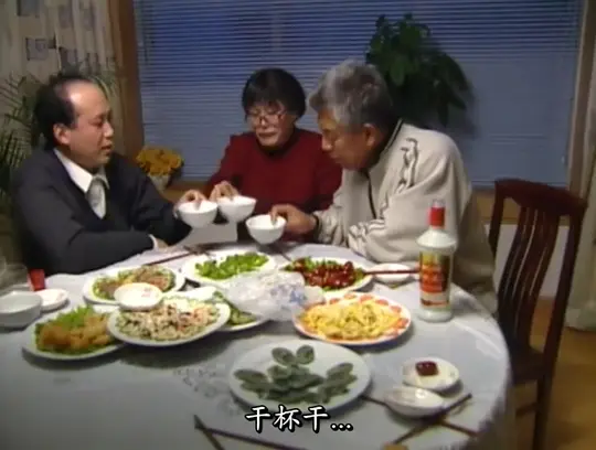   看了《家和万事兴之情归龙年》这赵本山演老太太惟妙惟肖手到擒来，剧情和身份转换