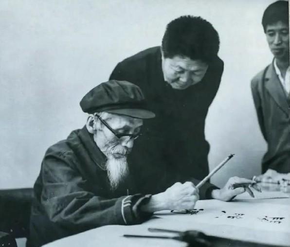 1953年，中国人民银行筹备发行第二套人民币时，山西籍书法家马文蔚先生为人民币票