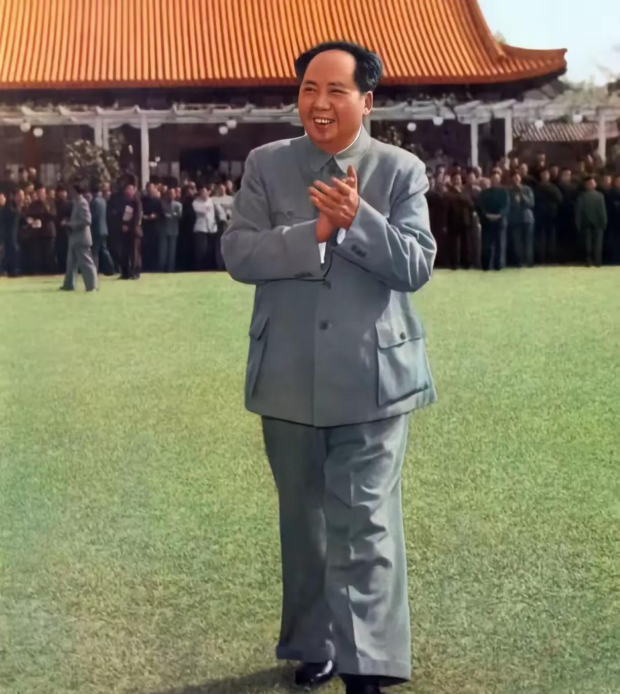 伟人这张照片威武霸气，气场强大。扬我中华精神和民族智慧。#伟人照片# #历史老照