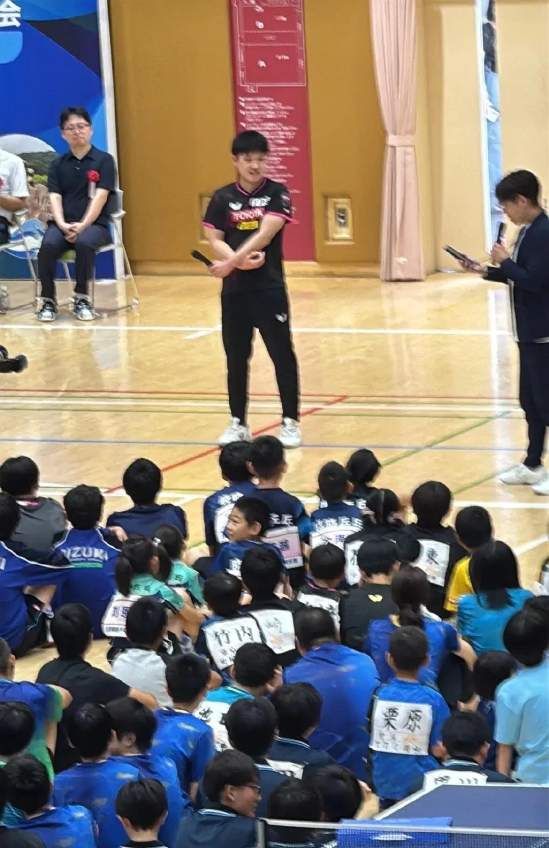 #头号创作者激励计划#张本智和登场！
2025海丝泉州杯中日兵乓球青少年交流赛
