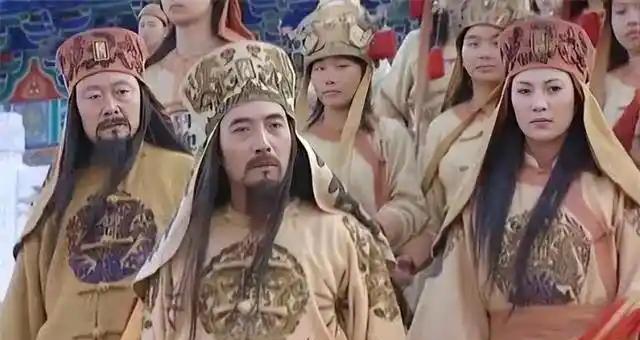 天京事变，在杨秀清、韦昌辉相继被杀后，洪秀全犯了一个致命的错误，没有出面保护秦日