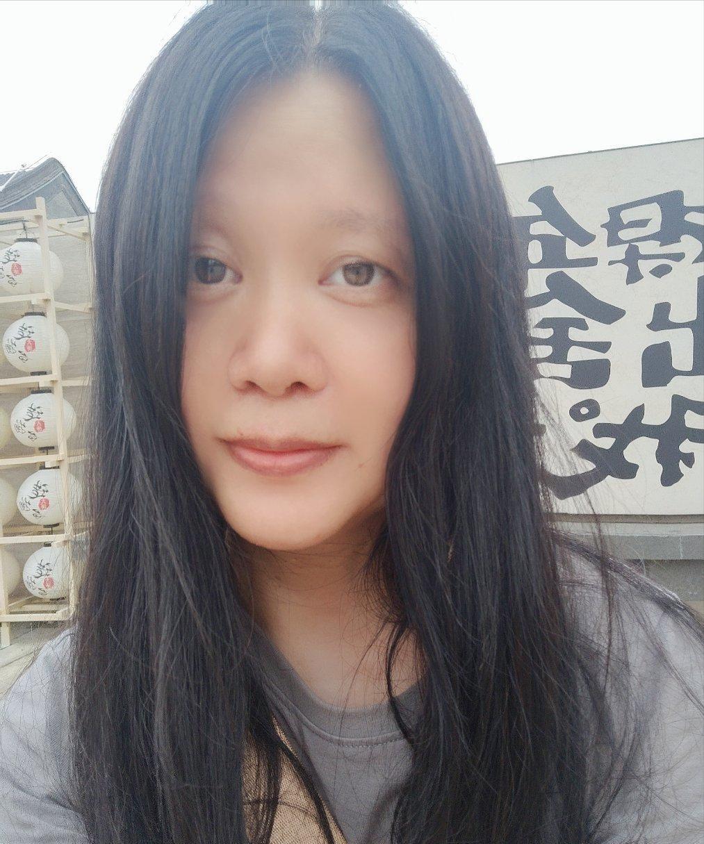 哪个大佬给木子美赞助个手机啊，小编还想吃瓜[捂脸]
前几天，木子美在社交平台爆的
