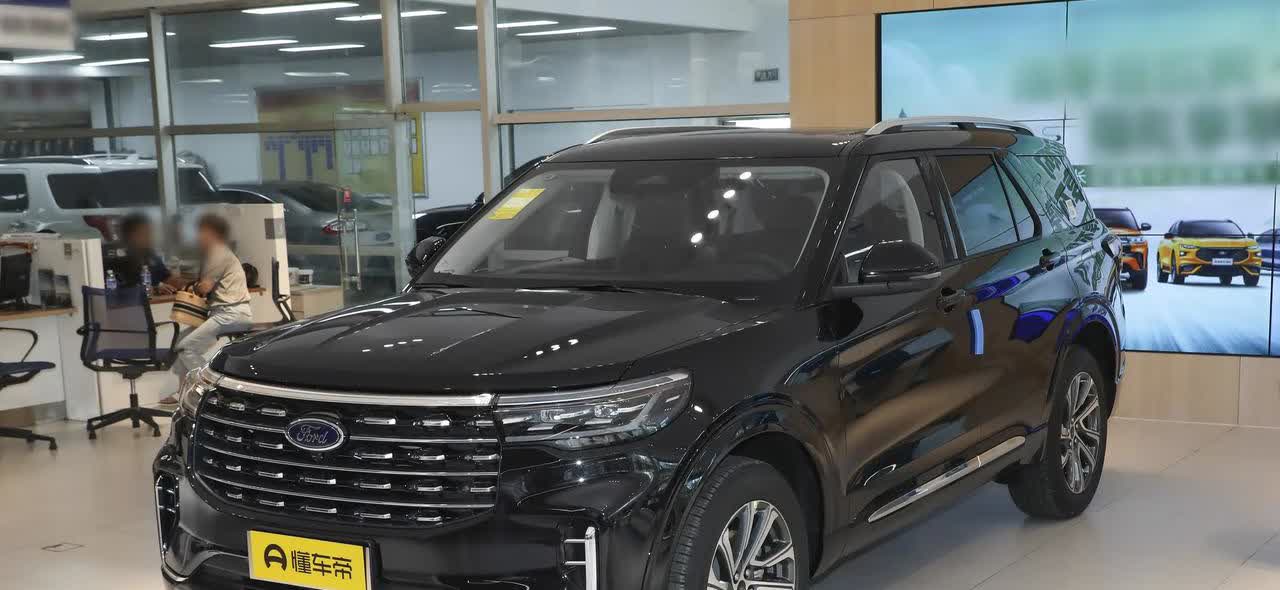 福特探险者四驱穿越版上市，售价30.98万元，有5座/6座/7座，四驱+2.3T