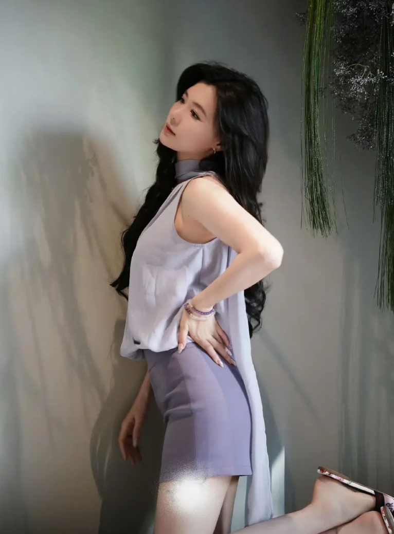 《扫毒风暴》中她出身材好，只可惜只有三分钟镜头，身材前凸后翘，怪不得喜哥那么喜欢