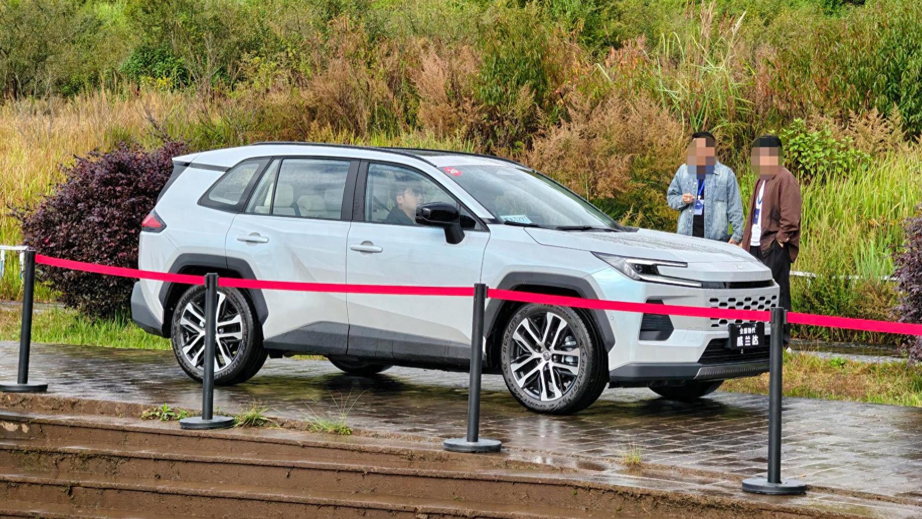 全新广汽丰田威兰达实车曝光，造型确实干练