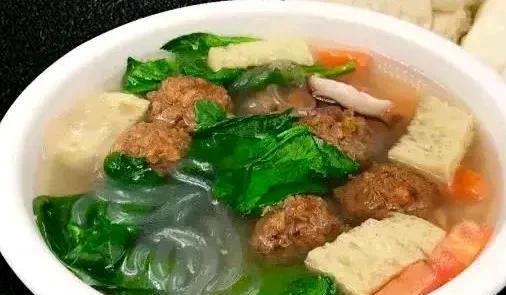一个广东游客在新疆旅游要离开新疆了，新疆盆友请他吃饭，他点名要昌吉四六工丸子汤，