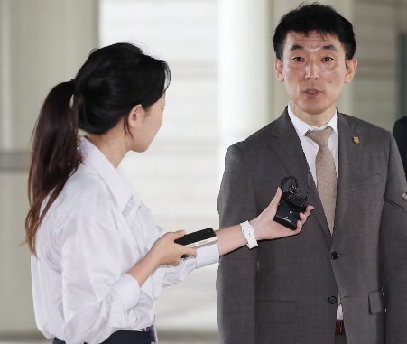 韩国前总统尹锡悦方面在29日结束内乱特别检察组的调查后，表示已诚恳配合调查。
韩