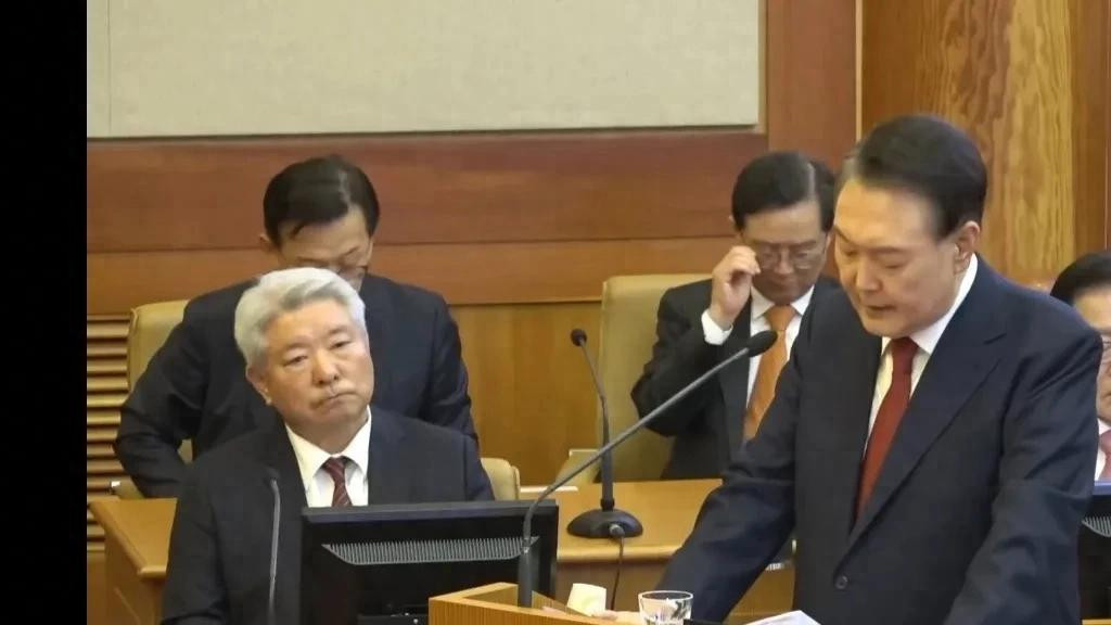 182票通过，尹锡悦再加一罪！破局关键崔相穆违宪，尹锡悦危