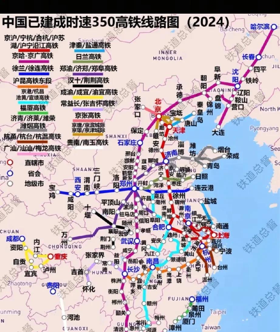 对比美国，中国老百姓出行是非常方便的，高铁网络遍布各地
央视新闻的报道，美国交通