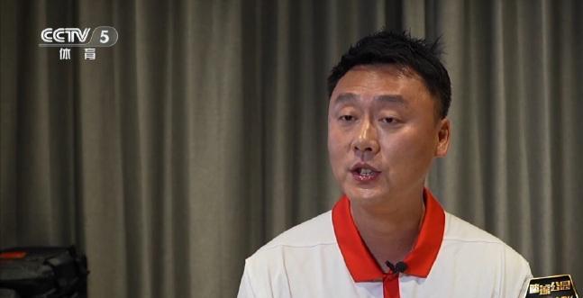这个曲绍斌，完全看不懂。
当朱正像个发动机一样，把快要被打趴下的中国队一路带到只