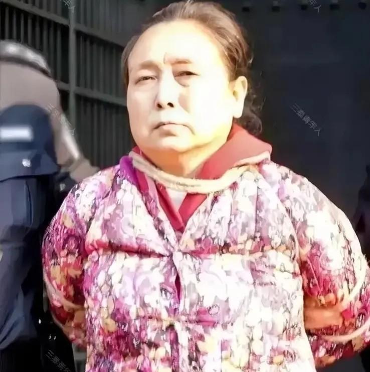 2018年，湖南湘潭，杨克莲在验明正身后，走向了刑场，这是她临刑前留下的最后照片