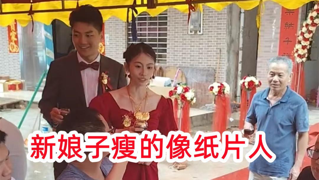 女子倒追小3岁老公，敬酒时新郎全程高冷，网友：新娘笑得好卑微