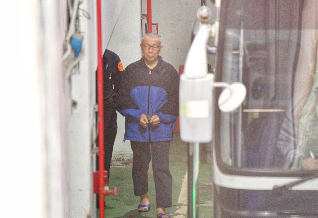 曝柯文哲17日出庭第一句话，陈佩琪叹“怎么选出这种独裁政府”
台湾民众党前主席柯