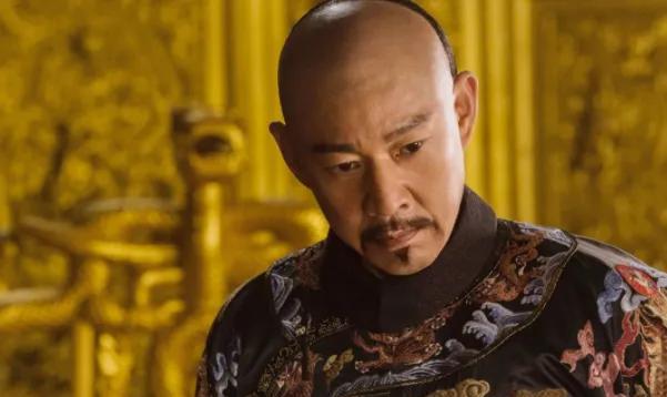 1747年，65岁的清廉之官孙嘉淦告老还乡。突然，乾隆收到密报，说他偷运十几箱黄