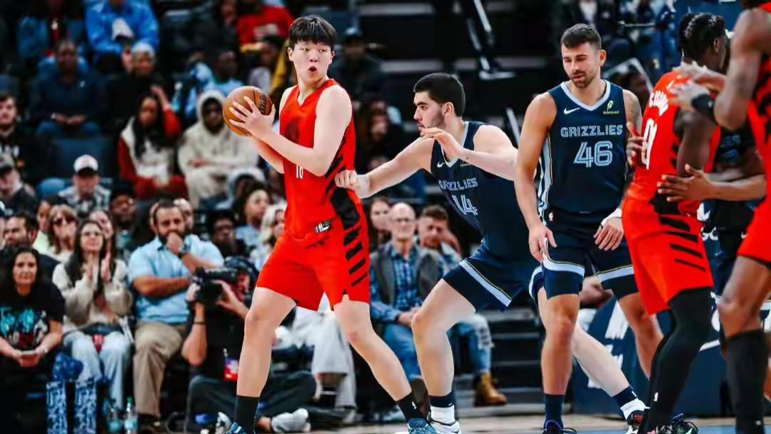 球迷鼎力支持，四万多元拍得杨瀚森首发球衣