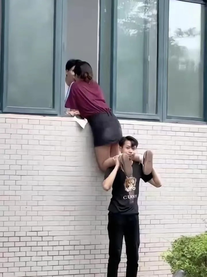 这不是备胎啊，这是千斤顶！