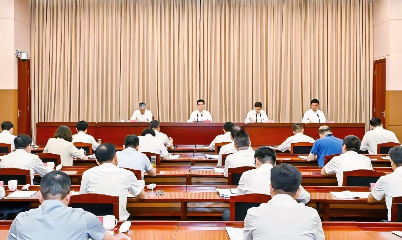 #高看常州# 7月21日，常州市召开深入打好污染防治攻坚战指挥部会议暨中央生态环