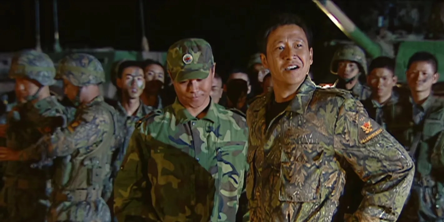 每次看王宝强的剧都会忍不住流泪！

因为当年他演的《士兵突击》对我真的产生了很大