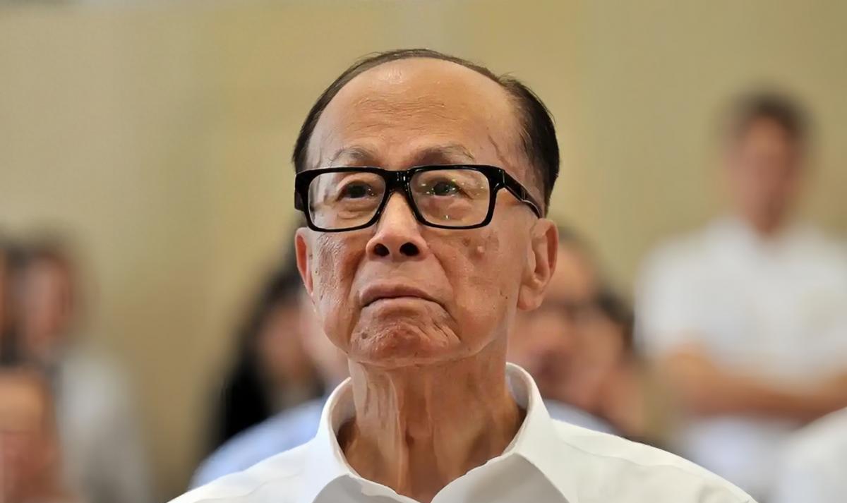 中国不挽留，美国不收留，被夹在中间的李嘉诚，终于玩不转了！，大公报四次三番喊话，