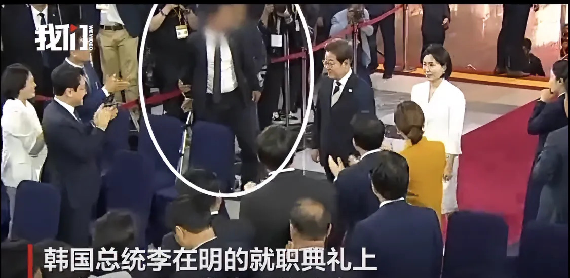 就职首日，总统警卫和警察干上了











“这是什么鬼情况？！”李在