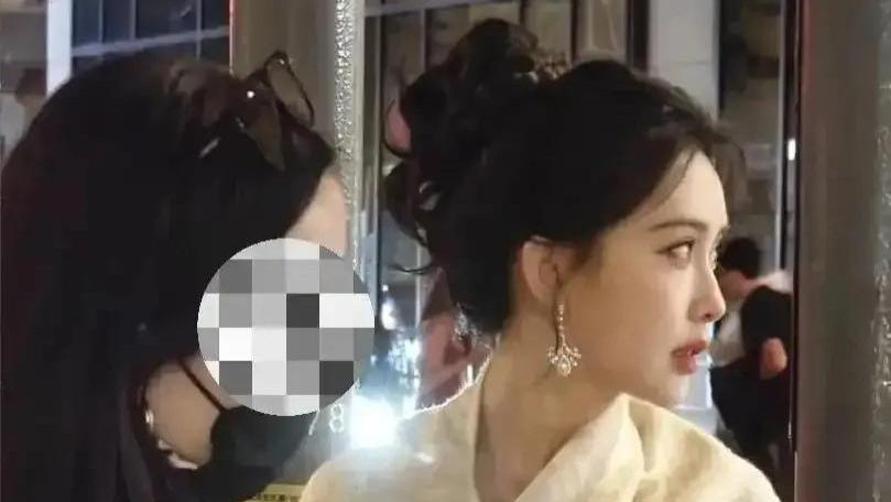 29岁孟子义香港街头被偶遇