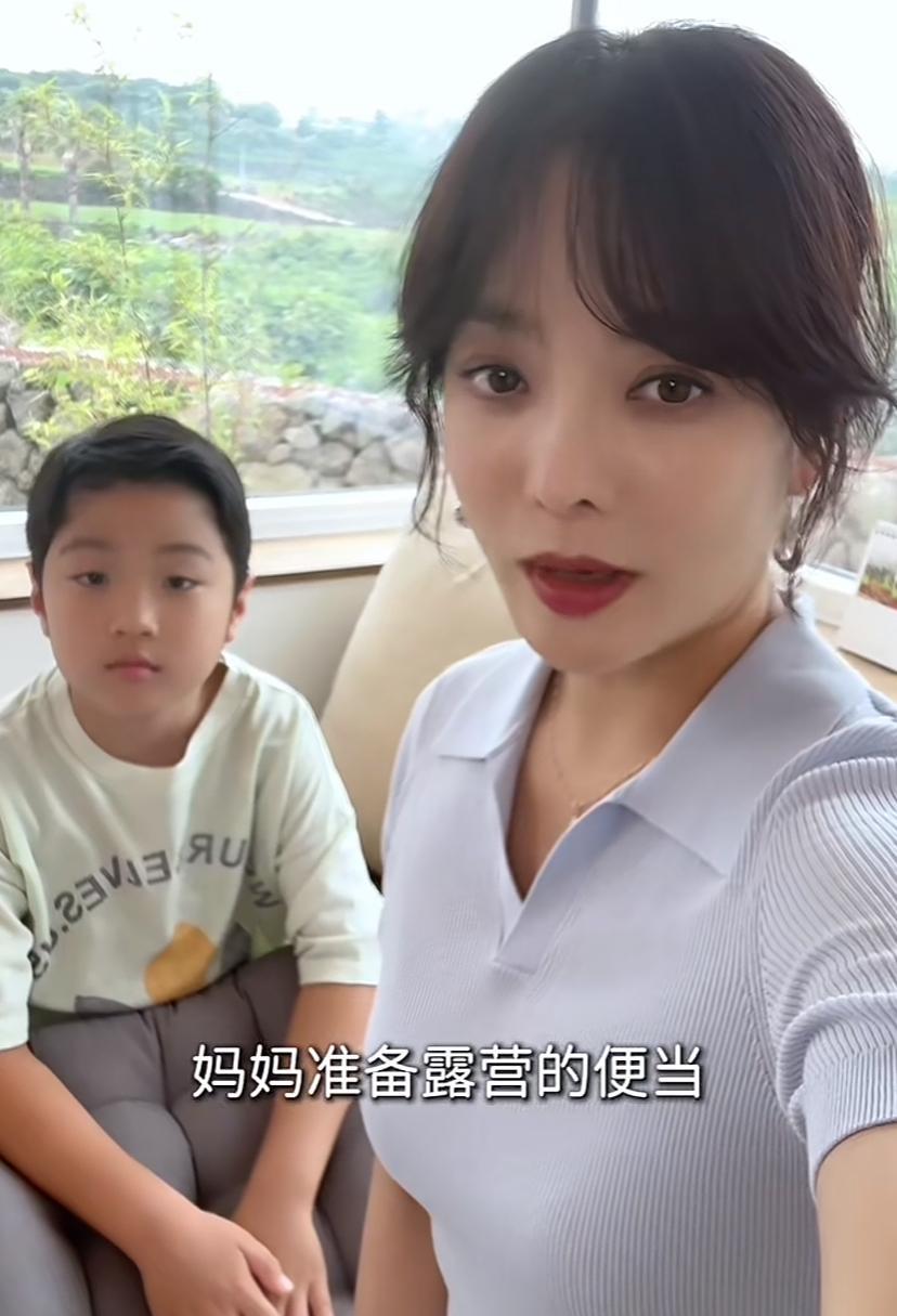 蔡琳的中国话说的越来越好了，儿子也越来越像爸爸高梓淇了。
如果蔡琳当初大部分时间