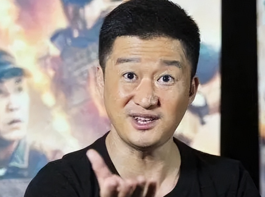 一次，世界冠军李小鹏带妻子李安琪，上综艺节目，李安琪全程飚英语，吴京看不下去：“