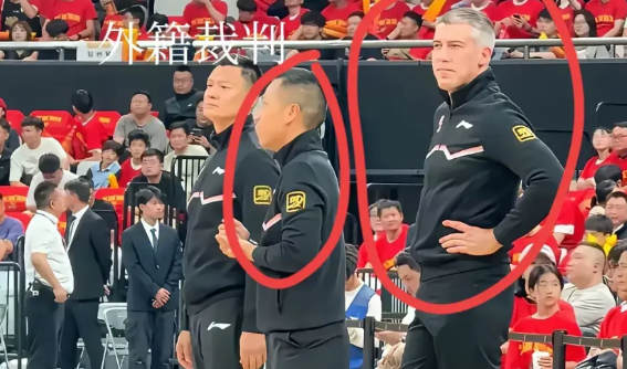 说cba四强赛用外籍裁判员后某教练安静了，不敢跳舞了！你们这是何居心？
辽宁男篮