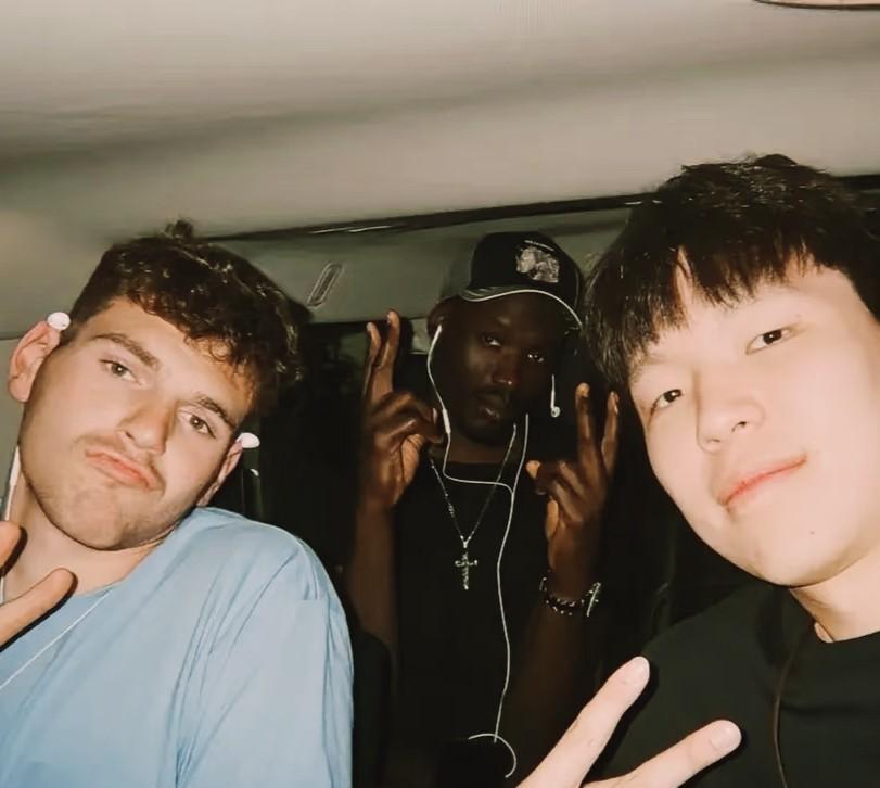 路走宽了，老根！
今天开拓者首发中锋克林根在接受采访时，被问到如何看待杨瀚森上一