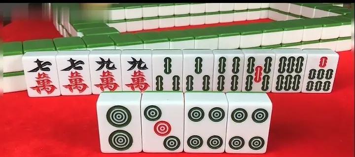 各位，我认为此牌神仙来了也打4饼，刚刚有主播讲打3条或者4条，这是哪里来的专家呢