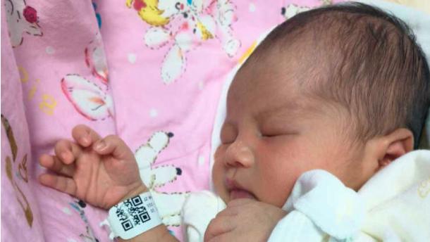除了看妈妈，这3个表现也说明“认母”，妈妈别疏忽