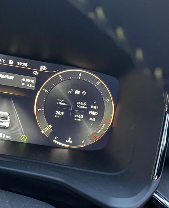 跑了20km4.6的油
油耗新低，感觉只要控制好，不暴力驾驶，油耗真的不高，主要