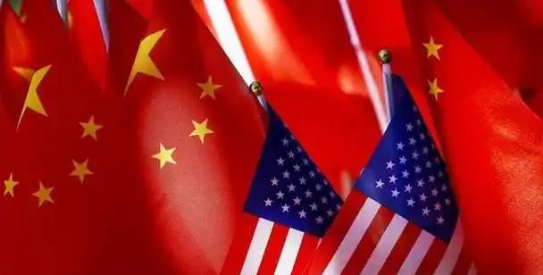 特朗普自己给自己台阶下了，特朗普表示，还是想跟中国在韩国见一面！10月11日，在