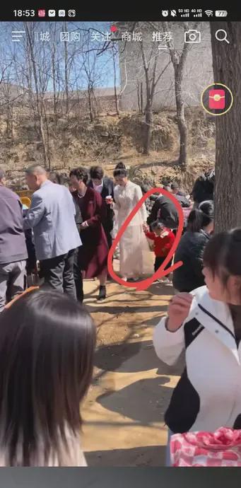 聪聪订婚宴宾客盈门，热闹非凡，宛如婚礼盛况，快来围观订婚全程纪实！


聪