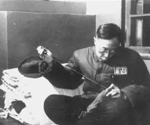 1960年除夕前一天，周总理找到了溥仪，想和他吃一顿饭。当周总理得知溥仪还没有工