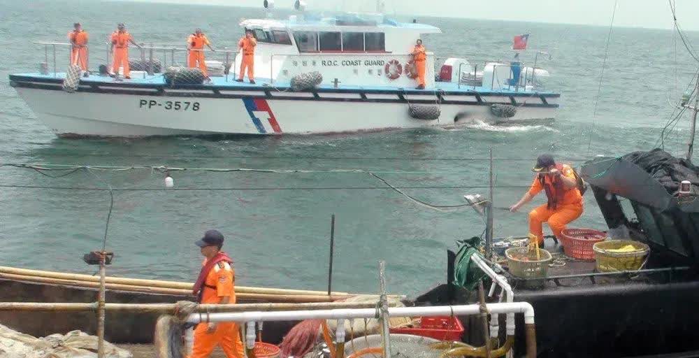 台当局又搞事，3月23日在新竹永安西北20海里，台“海巡署”如土匪般扣押大陆渔民