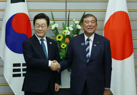对李在明的期待，一定要降到最低！李在明在日本访问时，与石破茂会谈时，他就显得低人