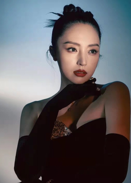 佟丽娅可能已经后悔当初对董璇说的那句“我又相信爱情了”，因为董璇在再婚时提到这句