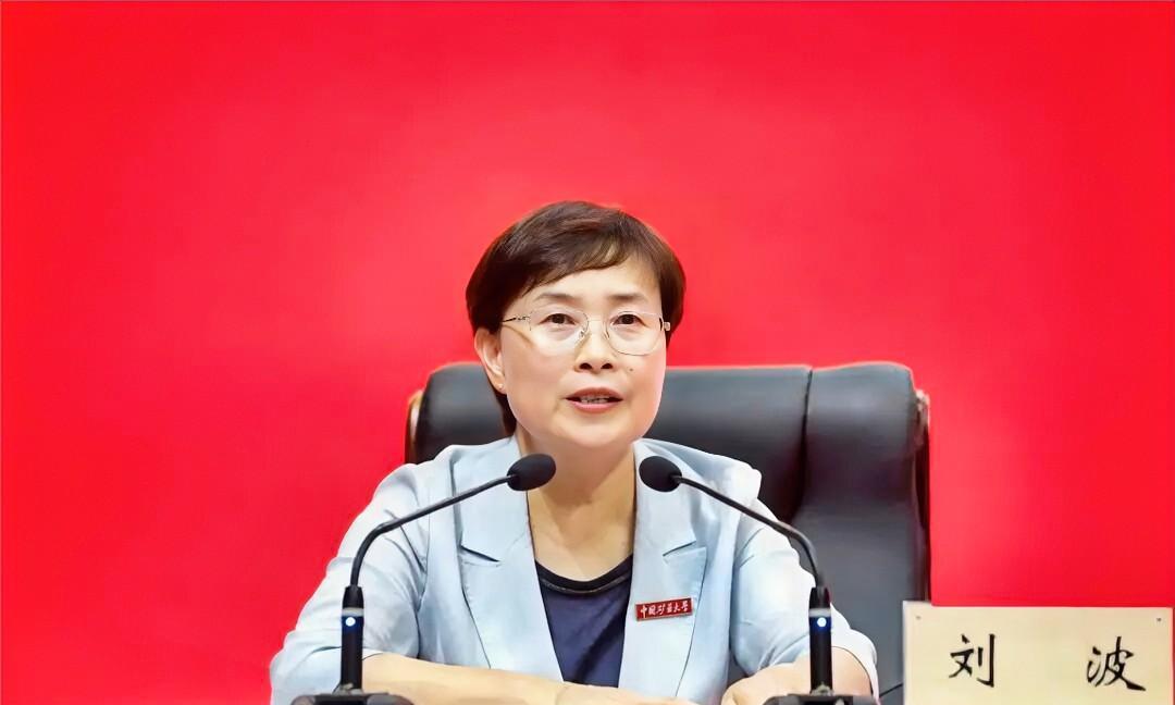 #高看教育# 9月16日上午，中国矿业大学党委书记刘波在南湖体育馆以“赓续伟大抗