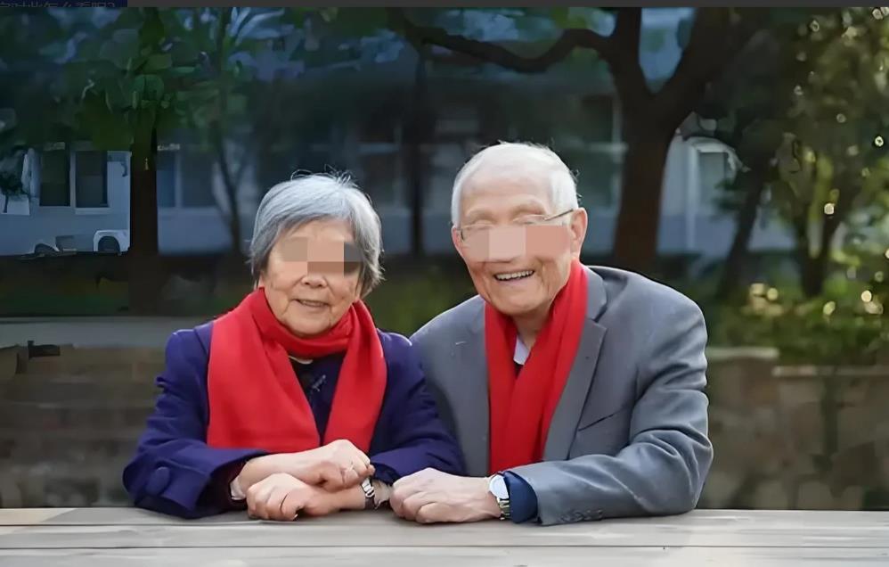 北京，老汉娶了二婚老伴后，家里总闹矛盾，老汉为了不让儿媳离婚，把老宅的4间房过户