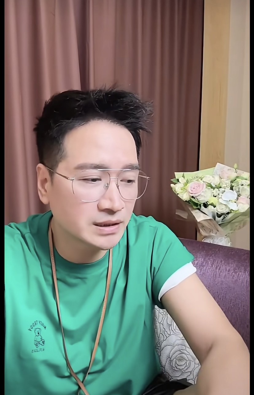 何晟铭如今的现状，
给所有男演员提了个醒：
不管你以前有多帅，演技有多好，一